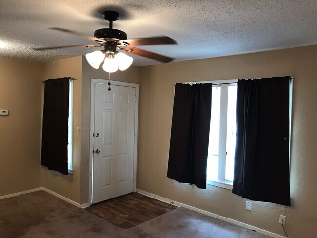 Foto del edificio - 1005 E Polk Ave