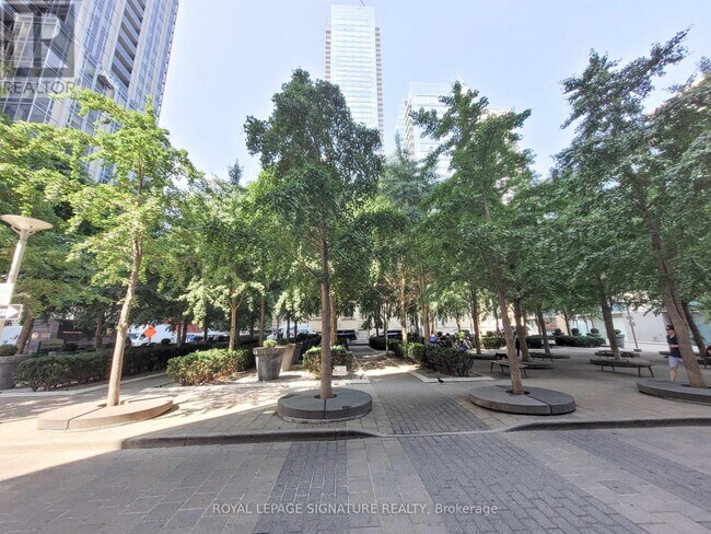 Photo du bâtiment - 18 Yorkville Ave