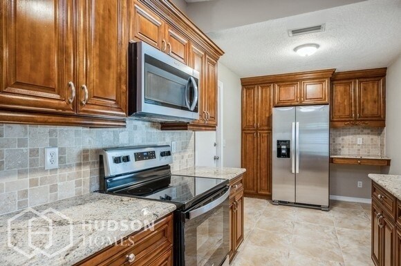 Foto del edificio - NOW AVAILABLE!  - 5001 Landsman Ave, Tampa...