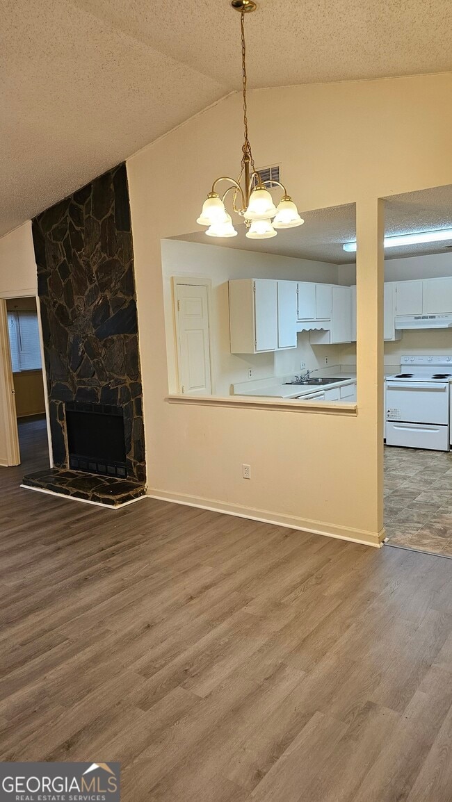 Building Photo - 331 Somerset Dr