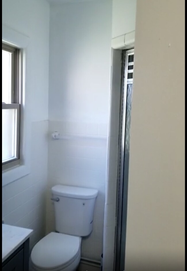 Building Photo - 5 Millers Ln