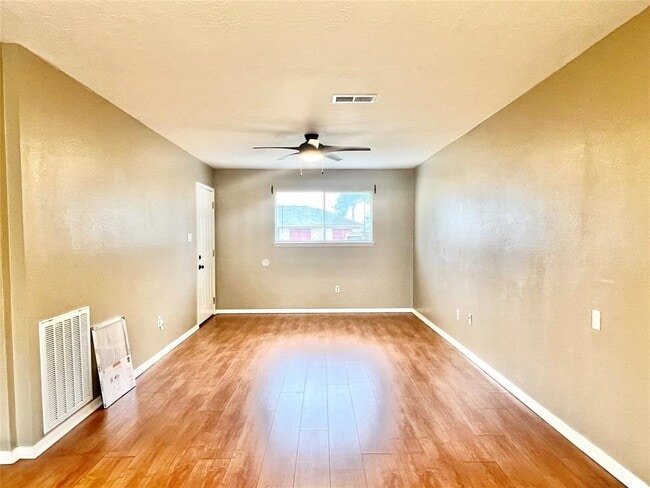 Building Photo - 303 Brigadoon Ln