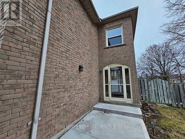 Building Photo - 9 Ridgewood Rd