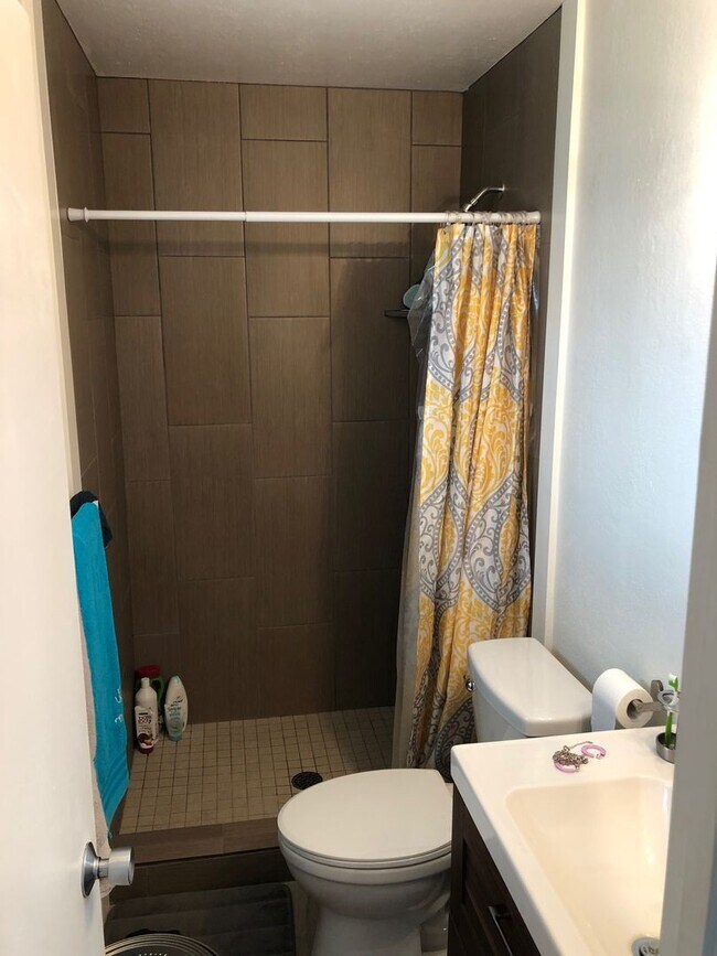 Building Photo - Spacious 4-Bedroom Home Steps from ASU