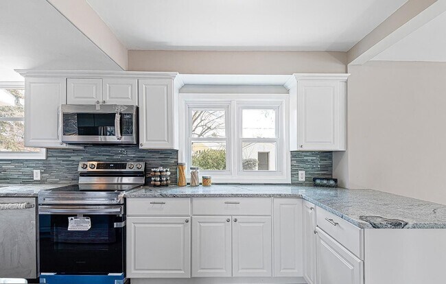 Building Photo - 1 Carlo Rd