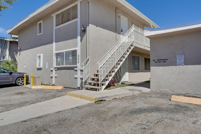 Building Photo - Bright & Spacious 2-Bedroom Condo in Las V...
