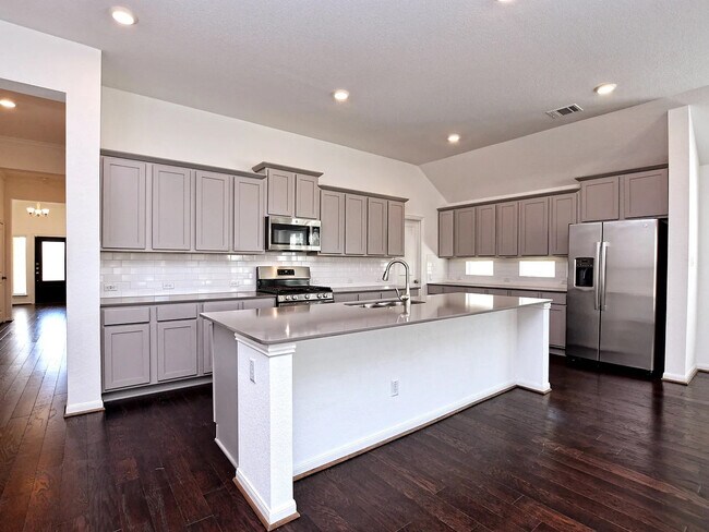 Foto del edificio - Room in House on Panzano Dr