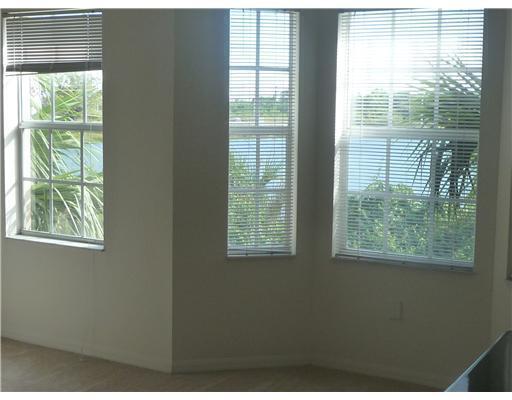 Building Photo - 360 SE Rogers Ct