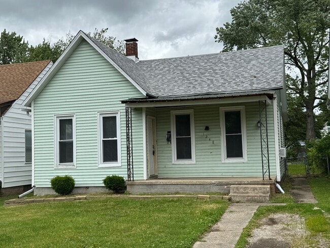 Building Photo - Room to Roam: Rent this 'Yardtastic' 2 Bed...
