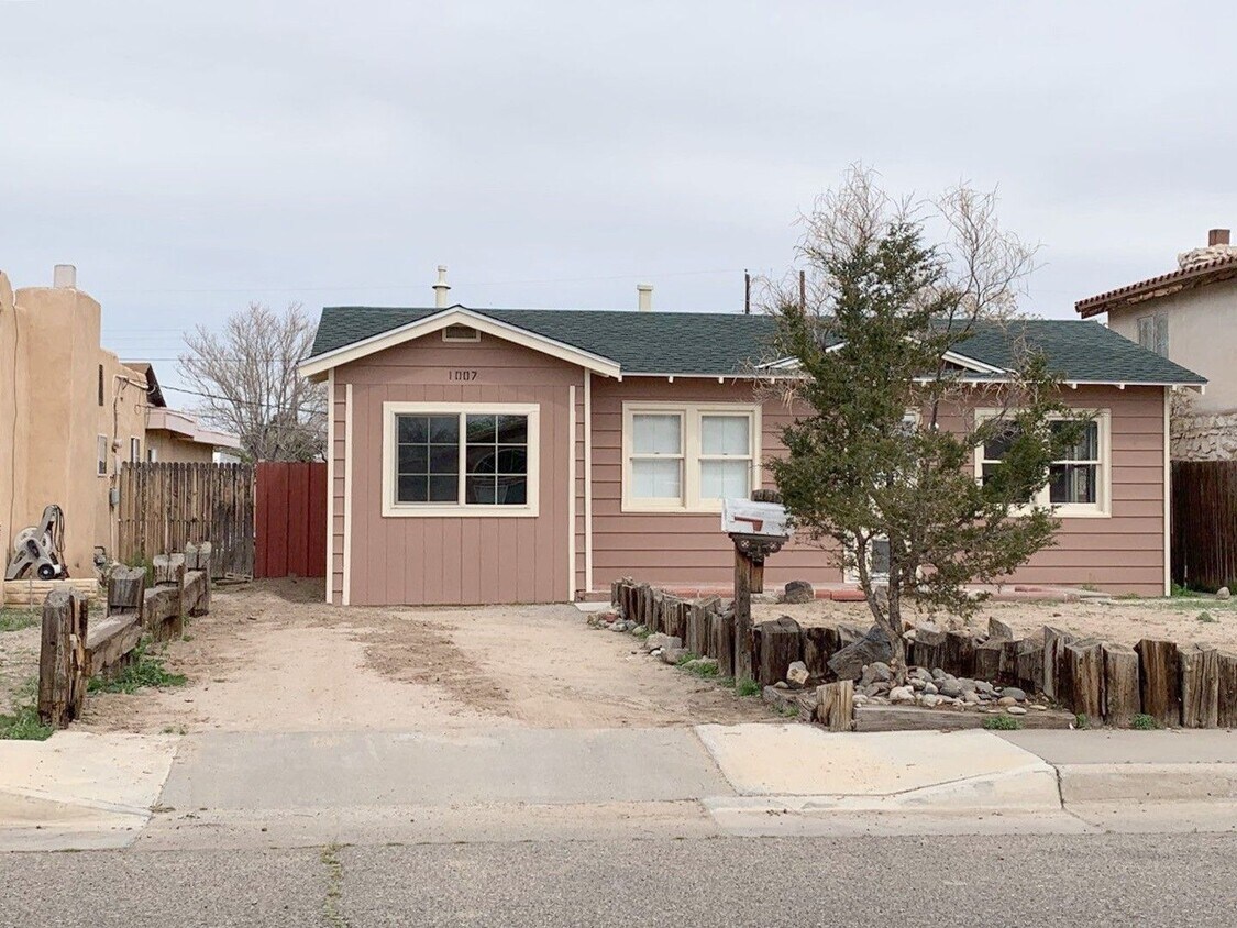Foto principal - 1007 Headingly Ave NW