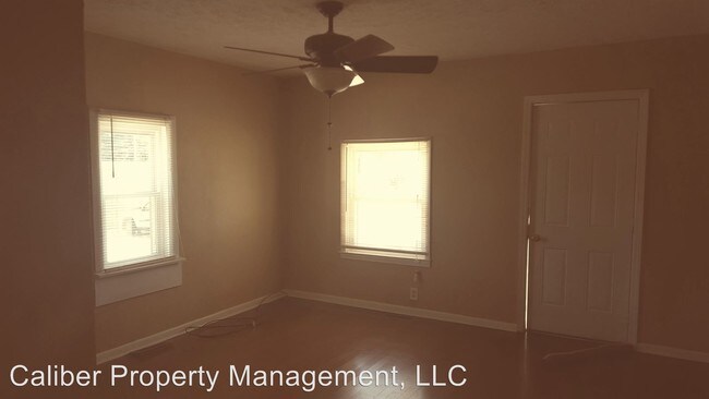 Building Photo - 800 W 6th St