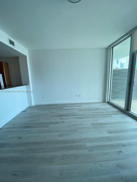 Foto del edificio - 300 S Biscayne Blvd