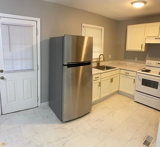 Foto del edificio - 3615 Adkins Rd NW