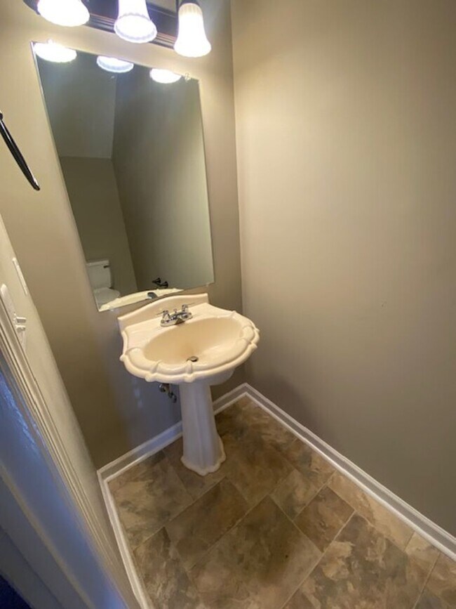 Foto del edificio - 2 Bedroom 1.5 Bath Townhouse