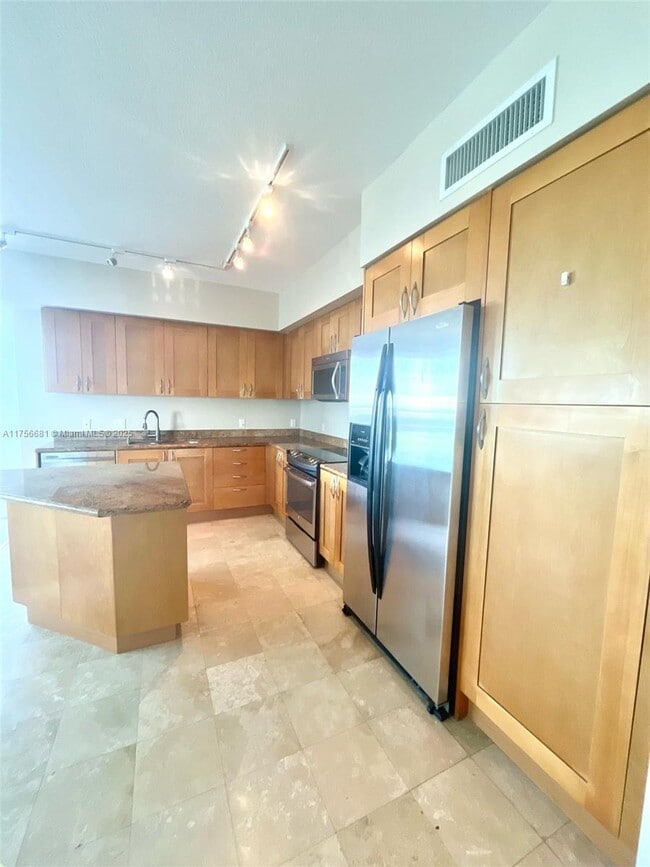 Building Photo - 1755 E Hallandale Beach Blvd