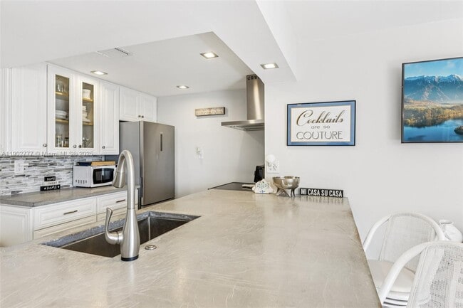 Building Photo - 1050 SE 15th St