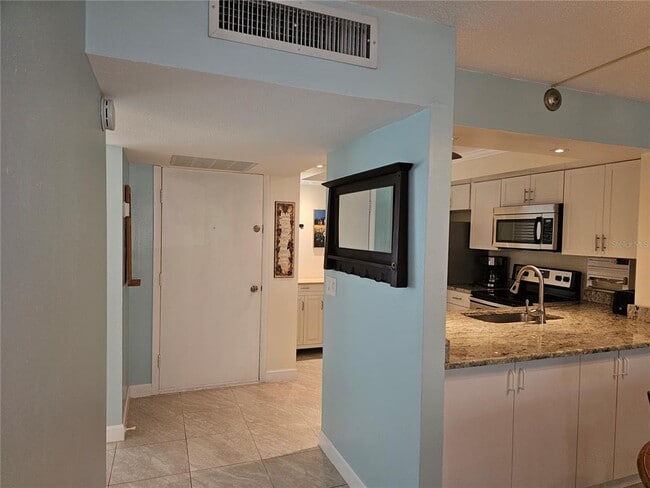 Foto del edificio - 14130 Rosemary Ln