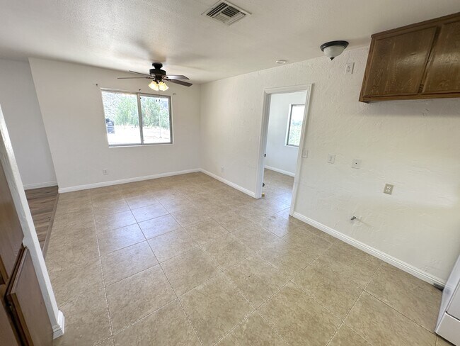 Foto del edificio - 27289 San Jacinto St