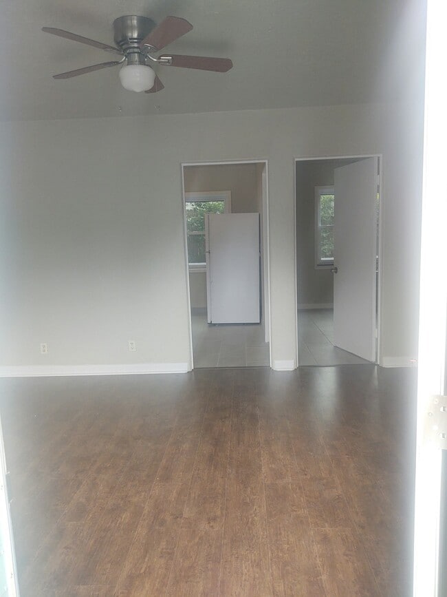 Building Photo - 633 4th St