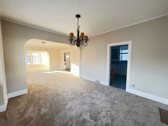 Building Photo - Magnolia - Large 3 BDRM/1 BATH Home - Now ...