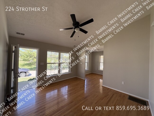 Building Photo - 224 Strother St