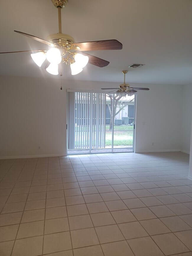 Building Photo - 3/2.5 Townhouse in a Family Friendly Community with Amenities Galore