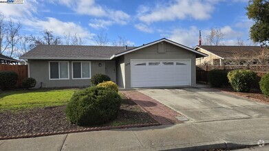 Building Photo - 574 Oriole Ave