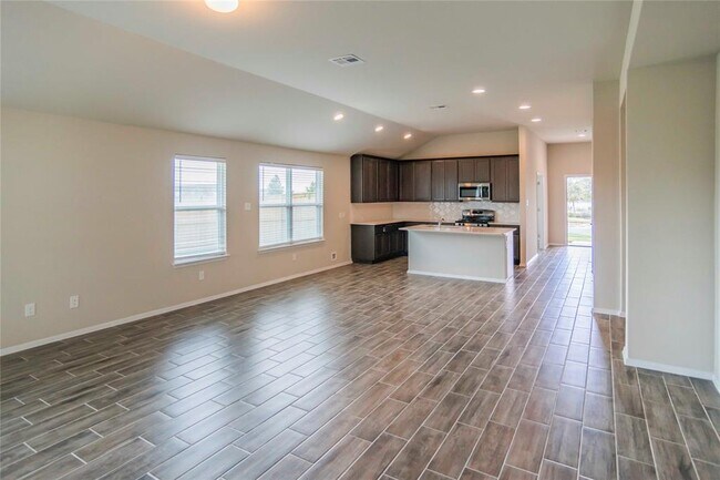 Foto del edificio - 204 Rollingwood Dr