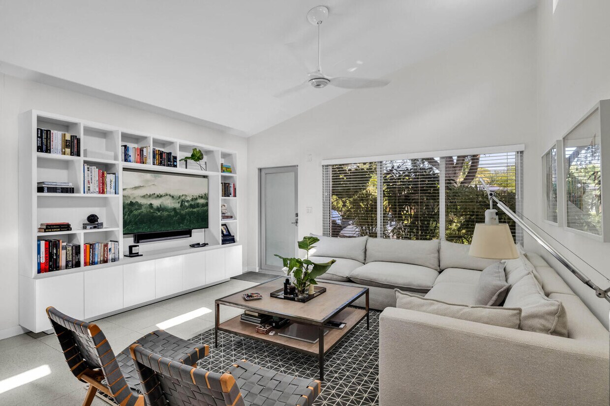 Foto principal - 420 NE 87th St