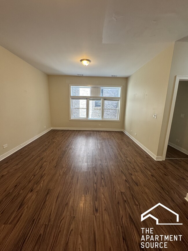 Building Photo - 3550 W Lawrence Ave
