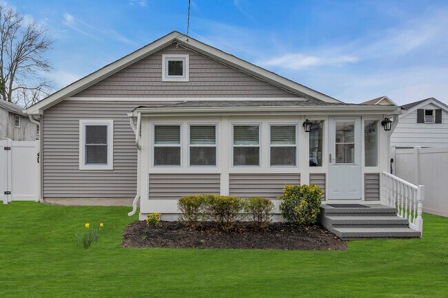 Foto del edificio - 1230 Maplewood Rd