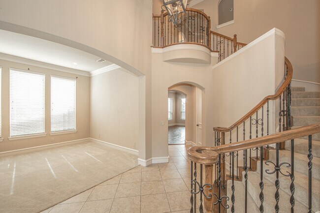 Foyer - 5621 Braemar Dr