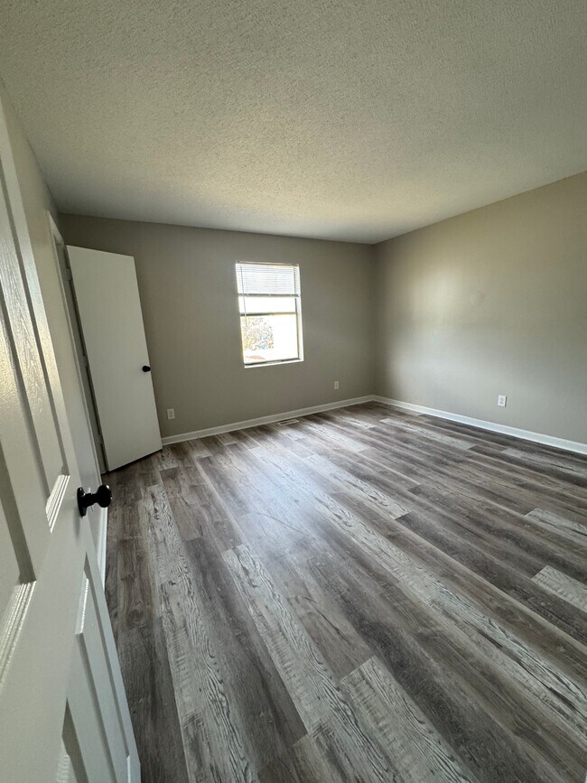 Building Photo - 4206 Delbert Ave