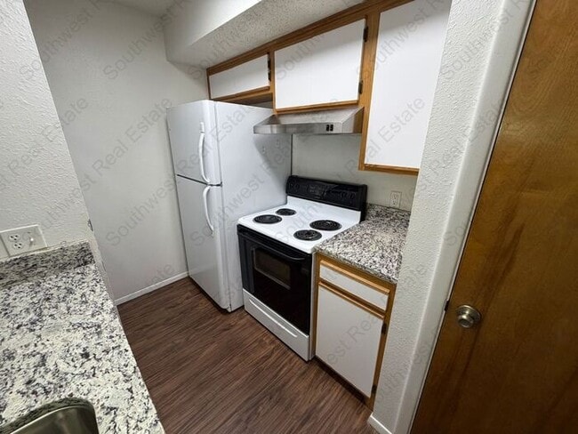 Building Photo - Great condo in Colonial Park