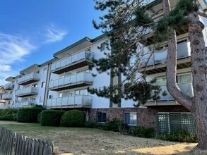 Building Photo - Briarwood Manor Apartments