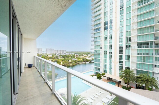 Foto del edificio - 300 Sunny Isles Blvd
