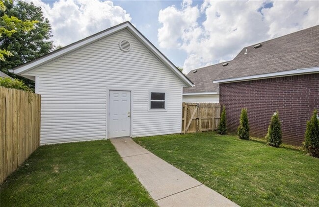 Foto del edificio - 536 Founders Park Dr W