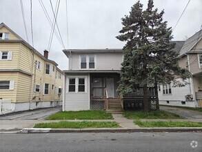 Building Photo - 372 Mansion St