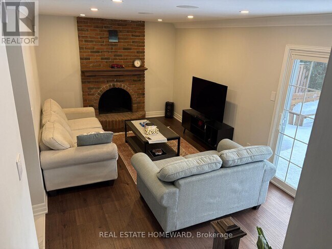 Building Photo - 33 Braeburn Dr