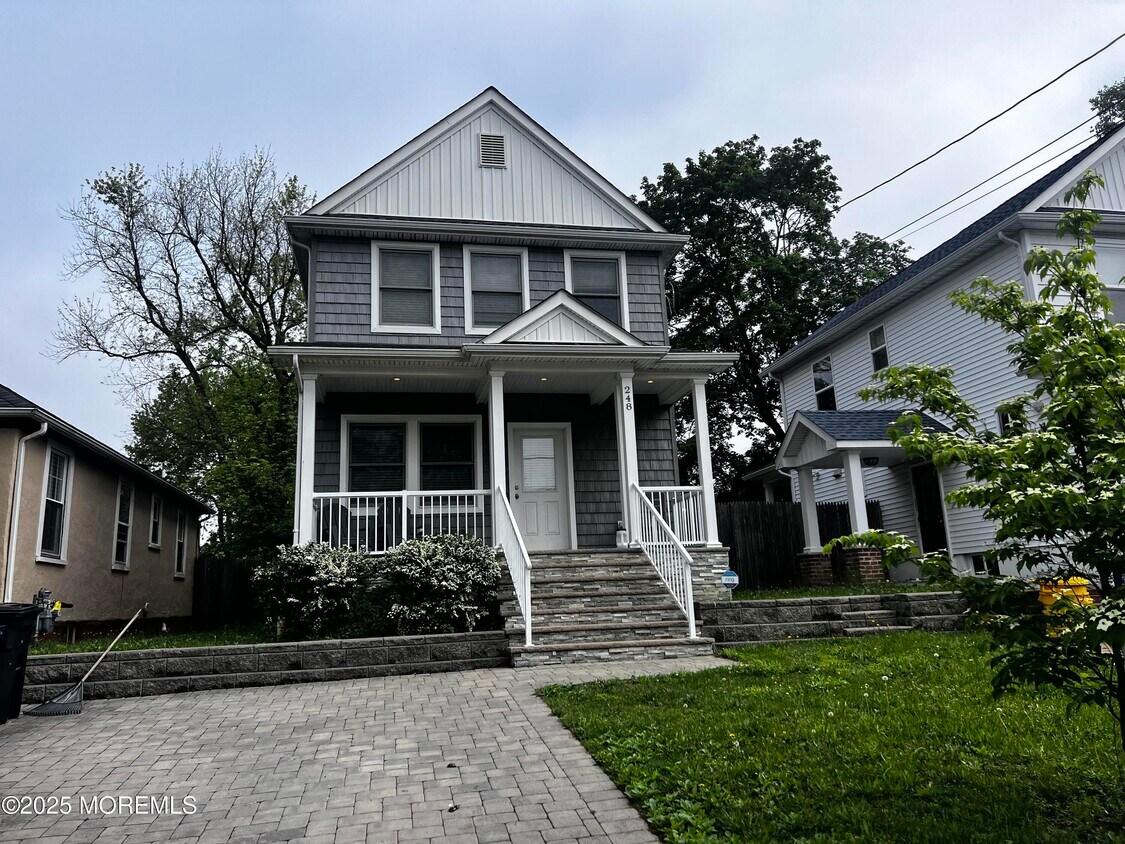 Foto principal - 248 Drs James Parker Blvd