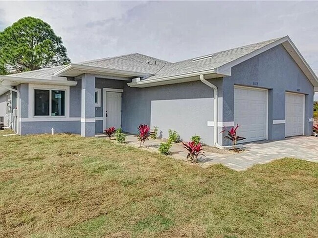 Foto del edificio - Duplex Unit For Rent In Port Charlotte