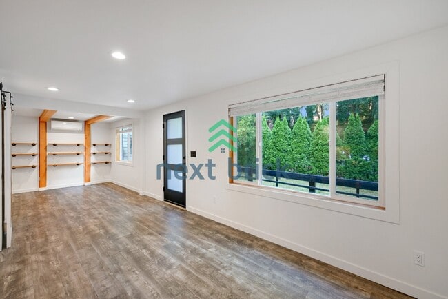 Building Photo - Charming Shoreline Home on a Spacious Lot | A/C & EV Charger | Near Light Rail