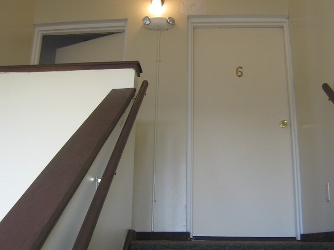 Interior - Hall - 2121 Milligan Ave