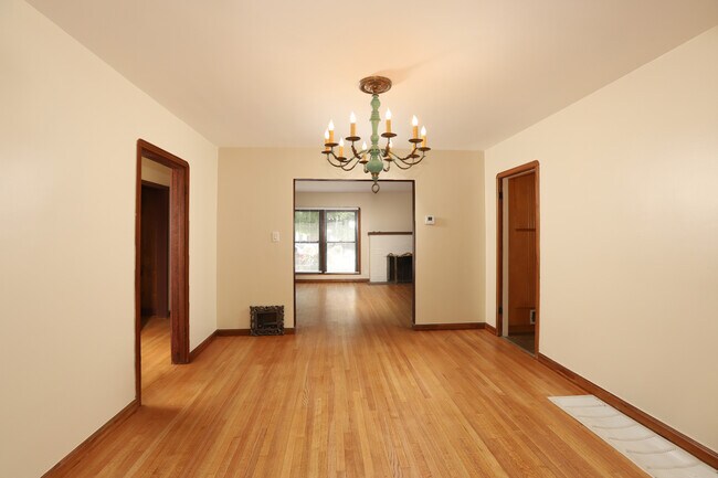 Foto del edificio - 1267 Justin Ave
