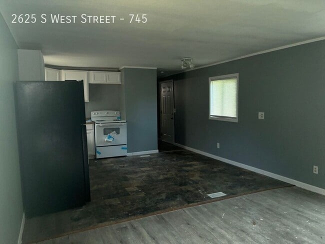 Building Photo - 2625 S West St