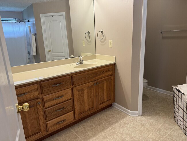 Building Photo - 2312 Market Garden Ln