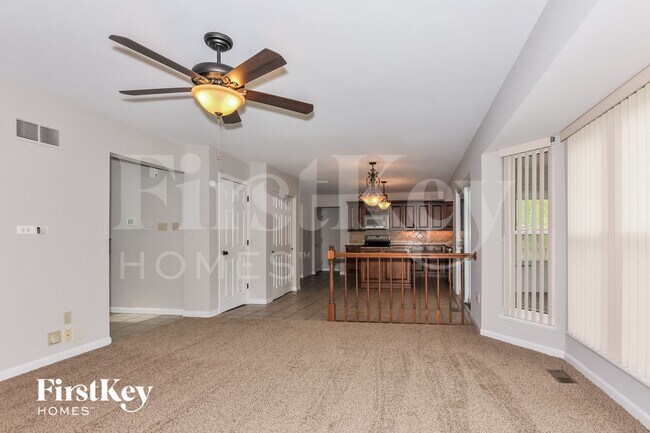 Foto del edificio - 338 Forest Grove Ct