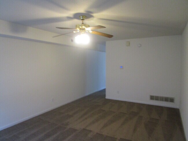 Building Photo - 2430 Harbor Park Dr