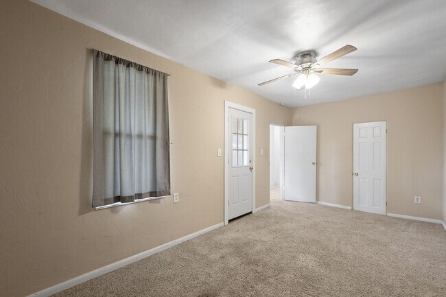 Foto del edificio - SECURE your spot TODAY and ENJOY $200 OFF ...