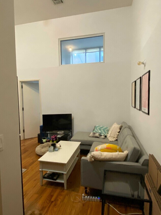 Primary Photo - 170 Meserole St